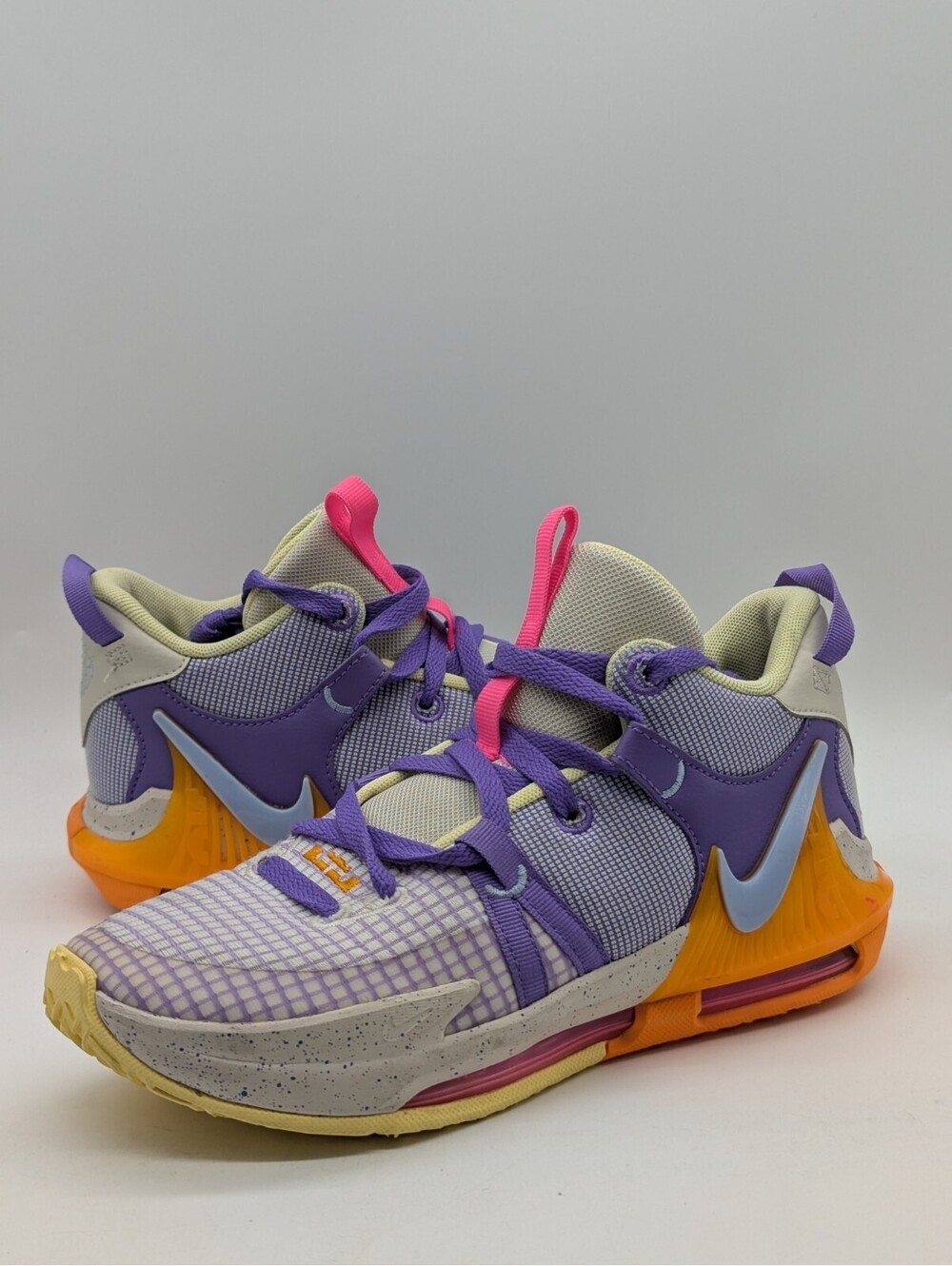 Nike LeBron Witness 7 Action Grape Purple Kids Size 6Y / Women's 7.5 DQ8650-101